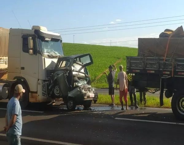 Motorista Morre Ap S Ter Carro Esmagado Por Caminh Es Na Br Agora