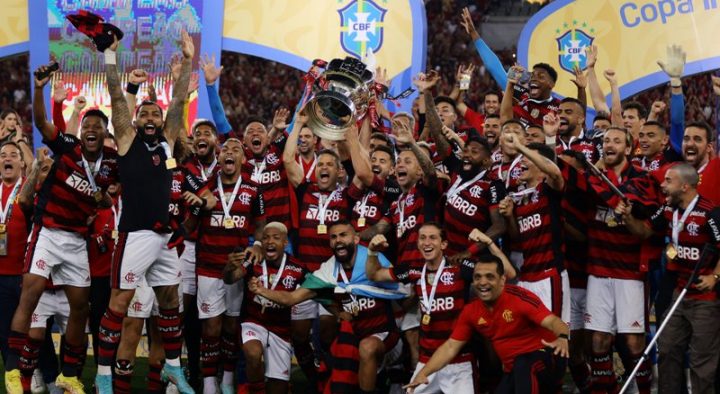 Flamengo vence o Corinthians nos pênaltis e conquista a Copa do Brasil de  2022