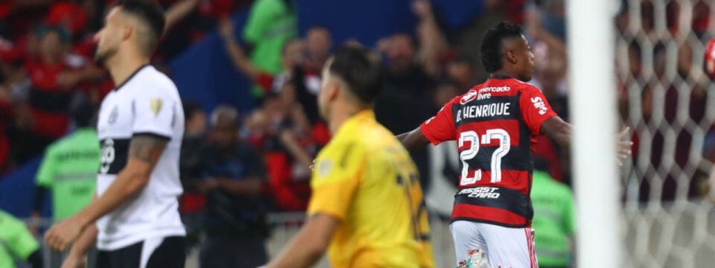 Com gol de Bruno Henrique, Flamengo vence Olimpia no jogo de