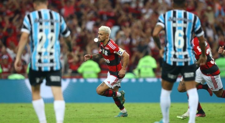 Santos goleia Flamengo e avança à semifinal do Brasileiro feminino