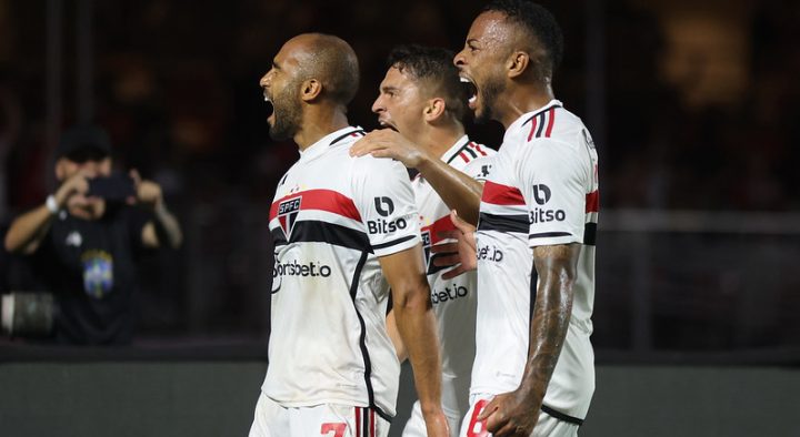 O CORINTHIANS GOLEIA O SÃ PAULO E FICA COM A TAÇA